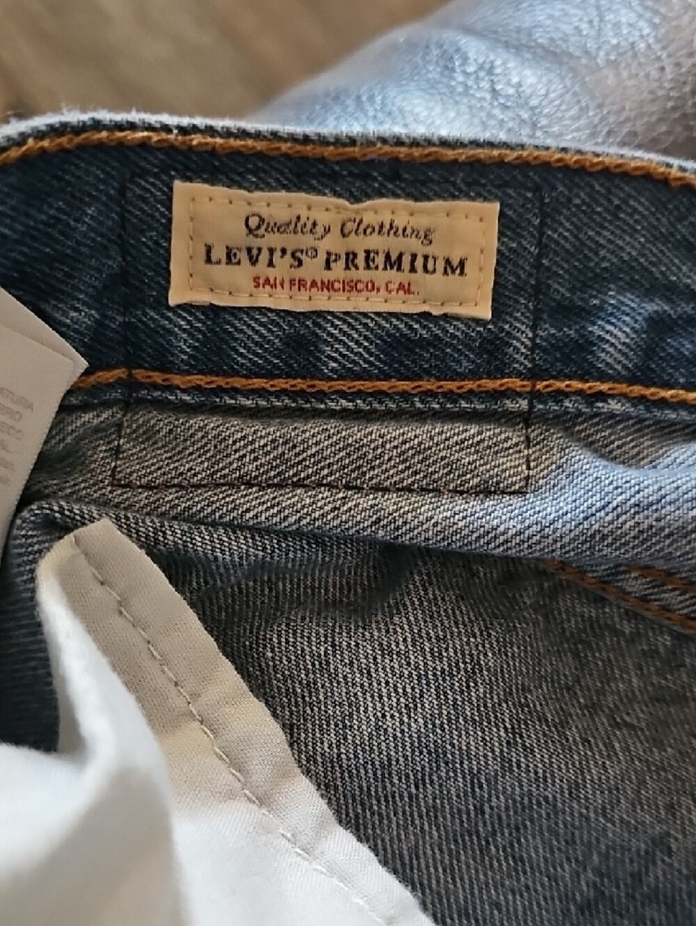 Levi's Women's Blue Skinny Jeans - Classic Back Pocket Detail - Picture 2 of 6